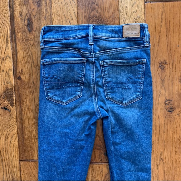 AE | medium wash distress hi-rise jeggings | Sz 2 Short - Picture 9 of 16